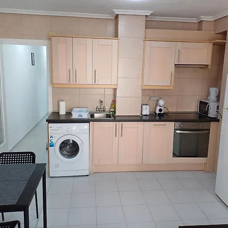 Apartman 2-bedroom - Close To Beaches And Center *